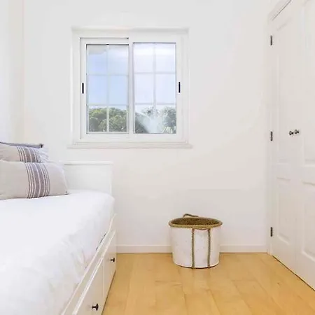Sleeps 5 With Pool Air Con And Wifi