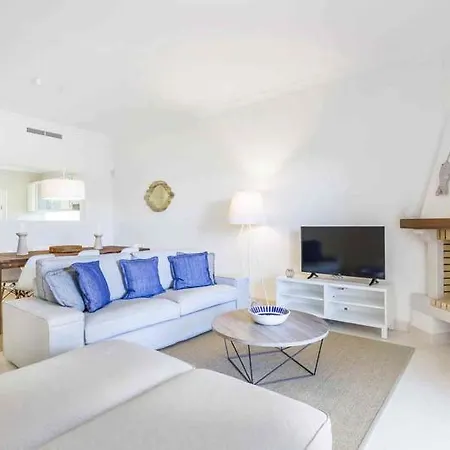 Sleeps 5 With Pool Air Con And Wifi Vila *
