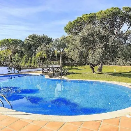 Sleeps 5 With Pool Air Con And Wifi Vila Quinta do Lago
