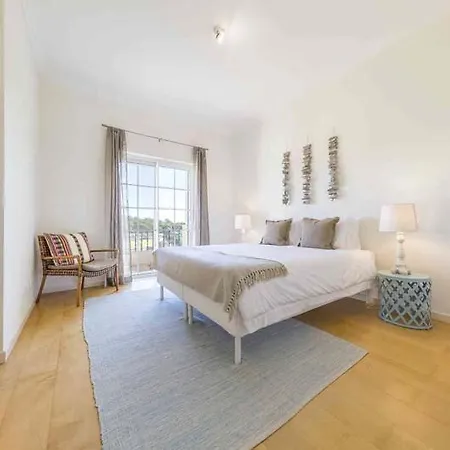 Sleeps 5 With Pool Air Con And Wifi