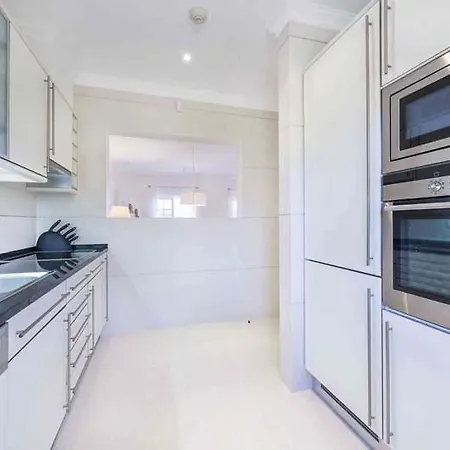 Villa Sleeps 5 With Pool Air Con And Wifi *